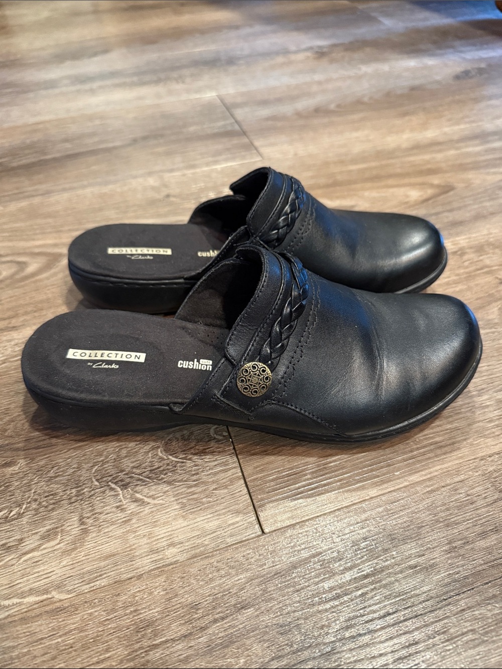 Clarks Womens Leisa Carly Clogs in Black Leather Size 7.5